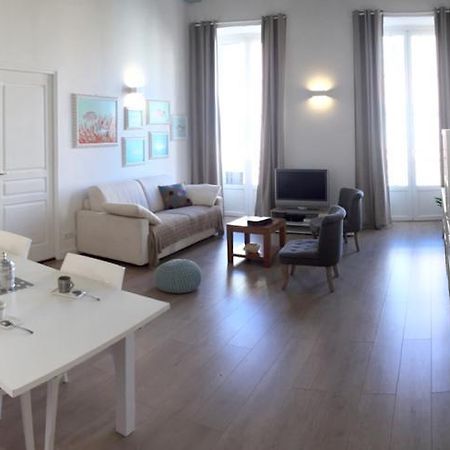 2 Bedrooms Appartement In Central Location On The Famous Place Massena ニース エクステリア 写真