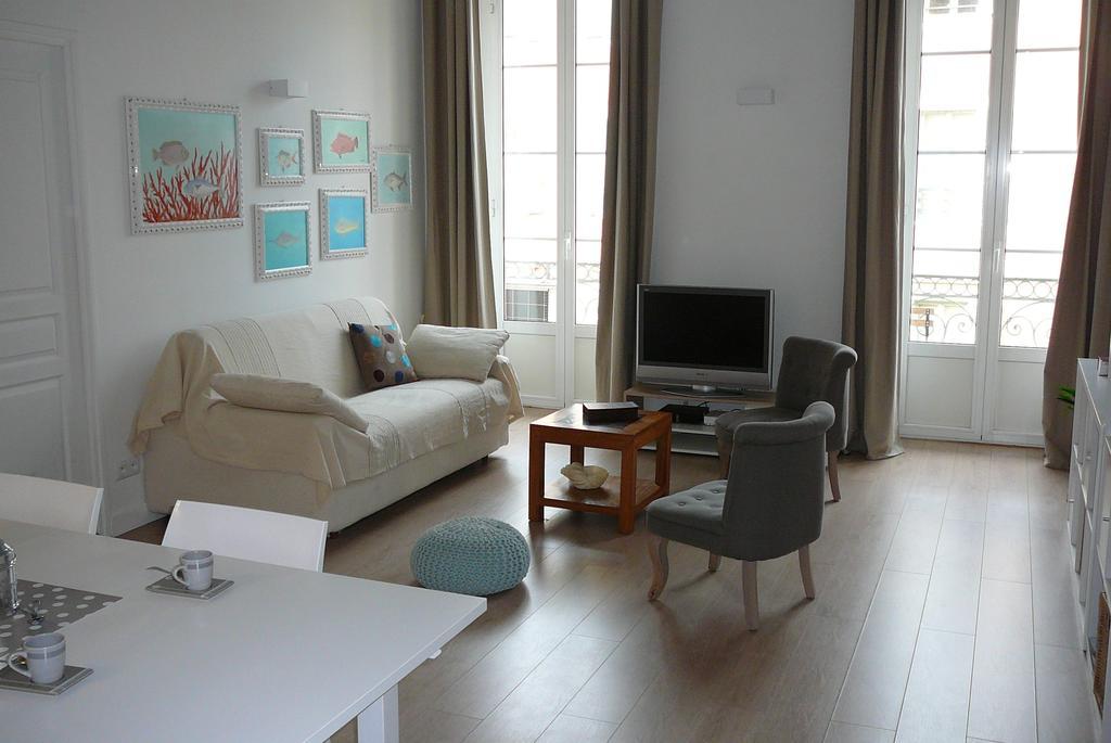 2 Bedrooms Appartement In Central Location On The Famous Place Massena ニース エクステリア 写真