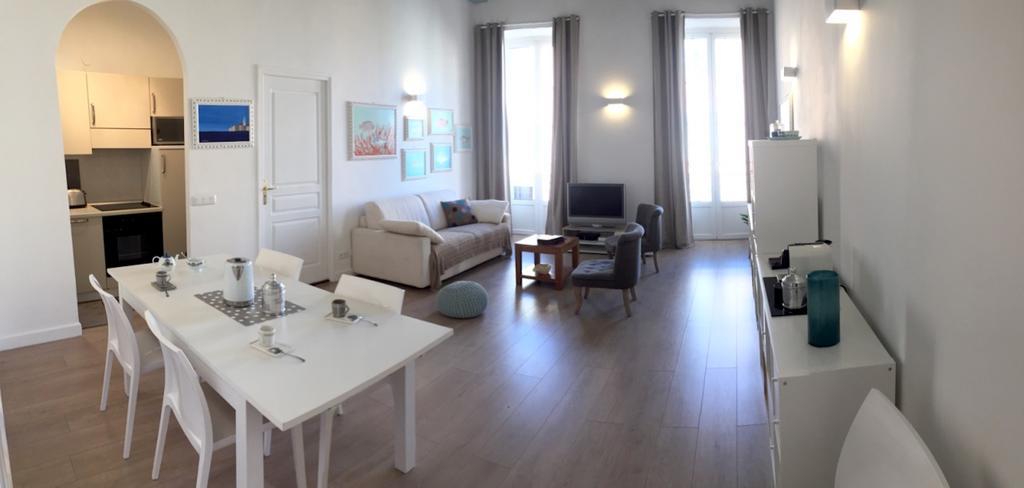 2 Bedrooms Appartement In Central Location On The Famous Place Massena ニース エクステリア 写真