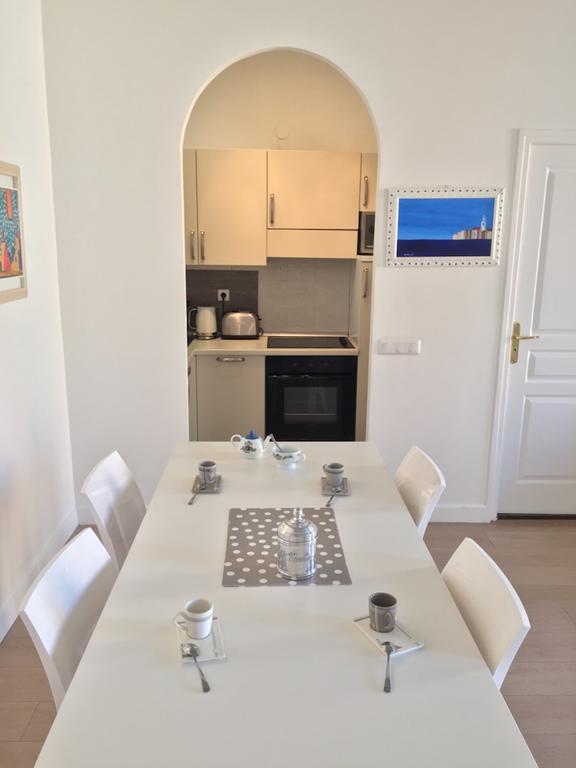 2 Bedrooms Appartement In Central Location On The Famous Place Massena ニース エクステリア 写真