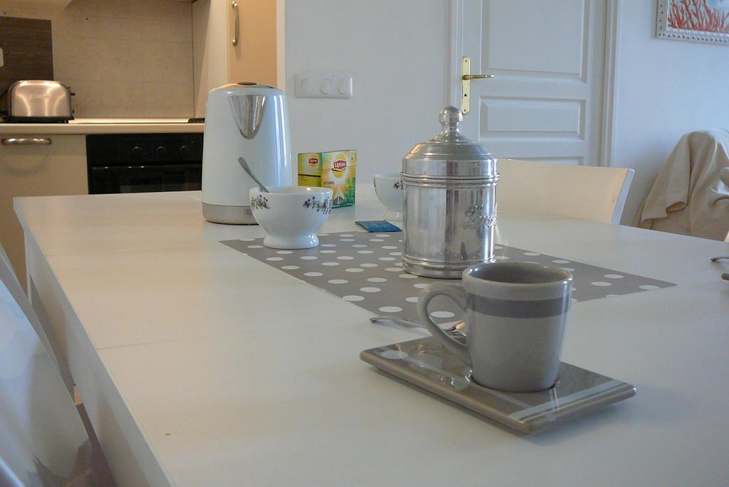 2 Bedrooms Appartement In Central Location On The Famous Place Massena ニース エクステリア 写真