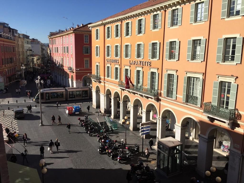 2 Bedrooms Appartement In Central Location On The Famous Place Massena ニース エクステリア 写真